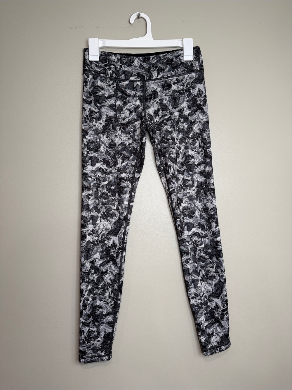 Ivivva Black & Gray Printed Active Leggings 14